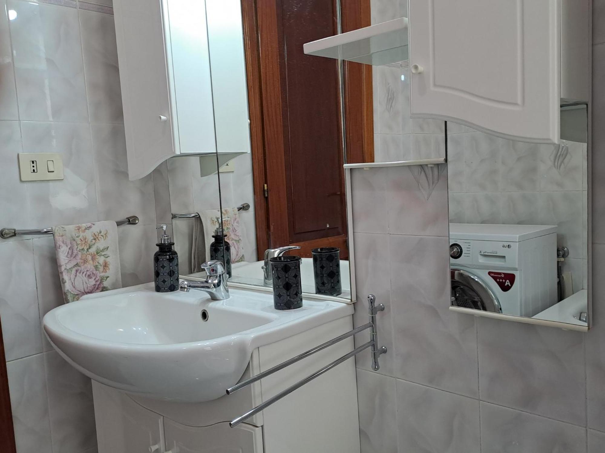 Comfort Good Location Apartment Rom